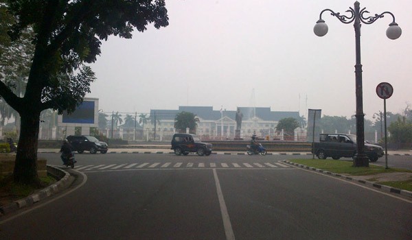  Kabut asap juga menyelimuti Kota Jambi pagi ini (09/19), Kantor Gubernur Jambi